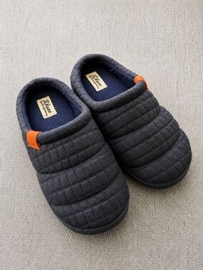 Dearfoams DLuxe Quilted Slippers Kids 2–3 Black Cozy Slip On House Shoes